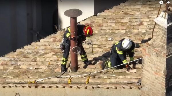 Трубу установили над Сикстинской капеллой в преддверии конклава (видео) - Sputnik Беларусь