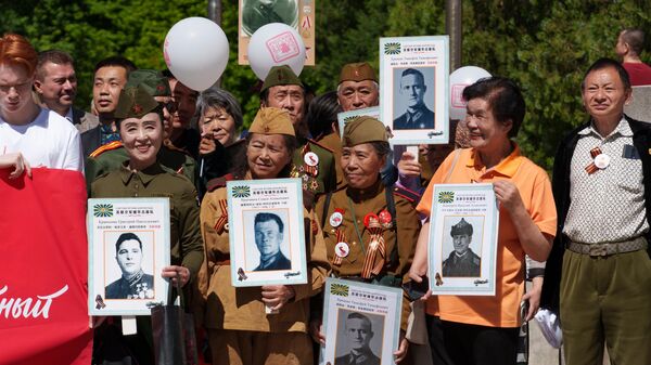 Бессмертный полк у Пекіне з нагоды святкавання 80-й гадавіны Перамогі ў Вялікай Айчыннай вайне - Sputnik Беларусь