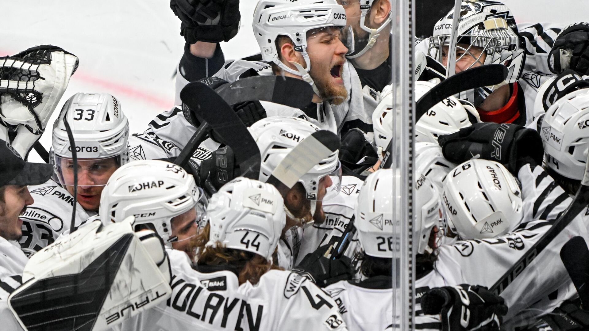 Игроки ХК Трактор  - Sputnik Беларусь, 1920, 02.05.2025