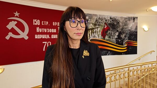 Дызайнер адзення з Санкт-Пецярбурга, член Саюза дызайнераў Расіі, дырэктар школы дызайну Гатчынскага дзяржаўнага ўніверсітэта Алена Бадмаева - Sputnik Беларусь