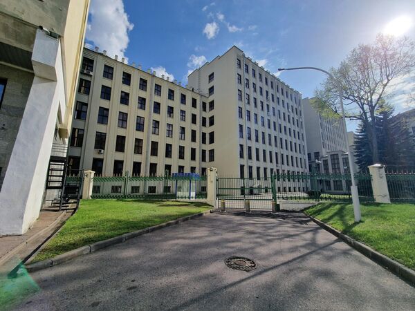 Цяпер у Доме ўрада размяшчаюцца Нацыянальны сход Палаты прадстаўнікоў Рэспублікі Беларусь, Савет міністраў, Прэзідэнцкая бібліятэка Рэспублікі Беларусь, а таксама іншыя дзяржаўныя ўстановы. - Sputnik Беларусь