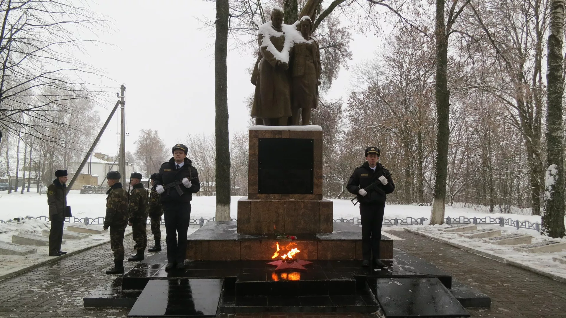 Перезахоронение останков бойцов и командиров Красной армии, поднятых в ходе поисковых экспедиций - Sputnik Беларусь, 1920, 06.05.2025