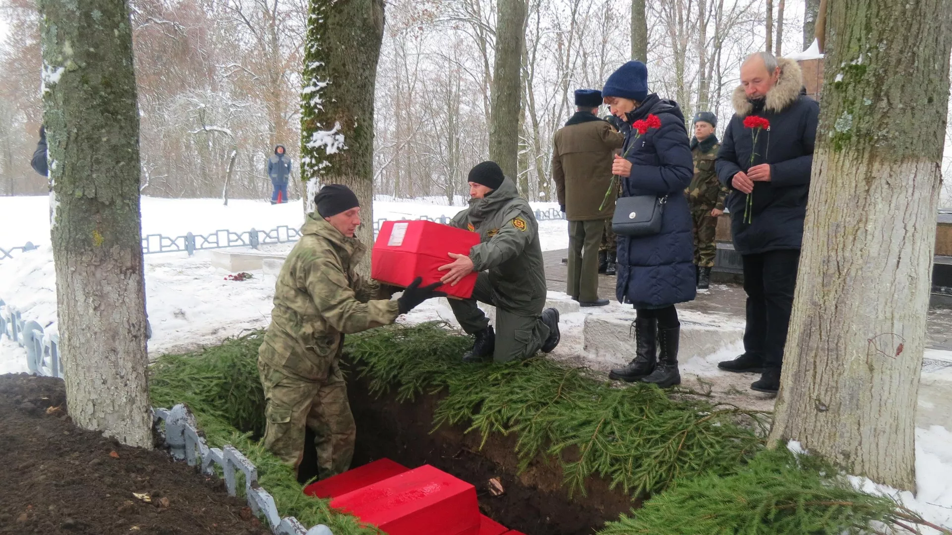 Перезахоронение останков бойцов и командиров Красной армии, поднятых в ходе поисковых экспедиций - Sputnik Беларусь, 1920, 06.05.2025