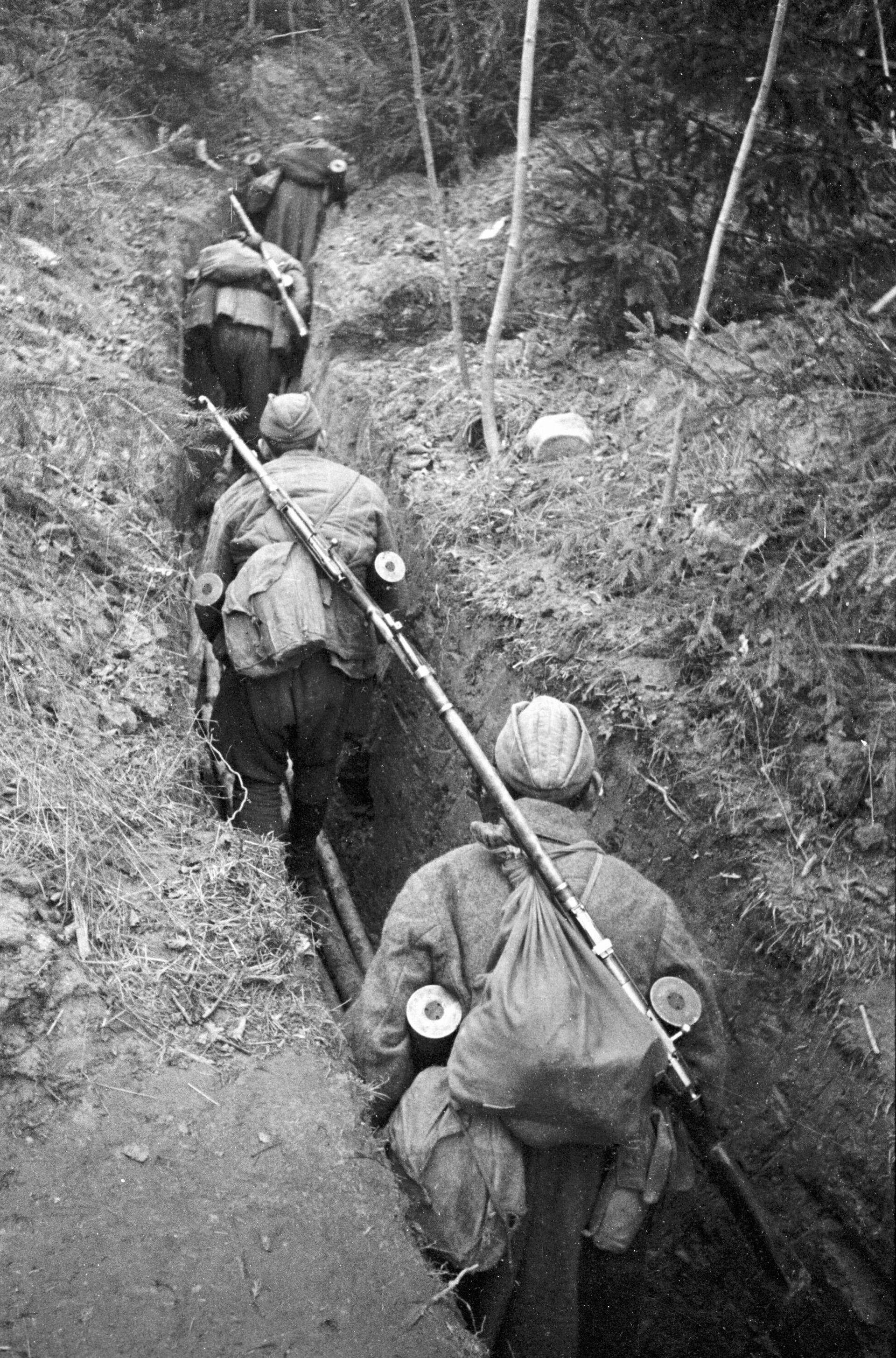 Великая Отечественная война 1941-1945 гг. Солдаты артиллерийского дивизиона доставляют боеприпасы на огневую позицию. Западный фронт Великая Отечественная война 1941-1945 гг. Солдаты артиллерийского дивизиона доставляют боеприпасы на огневую позицию. Западный фронт - Sputnik Беларусь, 1920, 10.05.2025