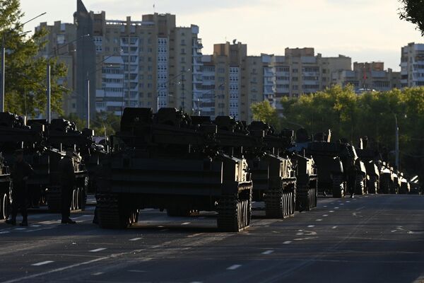 Генеральная репетиция парада 6 мая 2025 года Генеральная репетиция парада 6 мая 2025 года - Sputnik Беларусь
