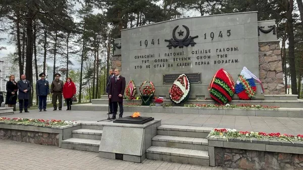 В Минске почтили память погибших узников Шталаг 352 - Sputnik Беларусь