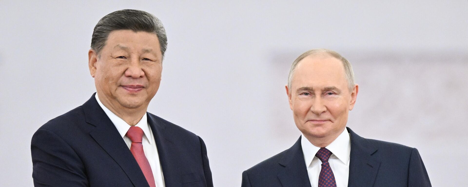 Прэзідэнт РФ Уладзімір Пуцін і старшыня КНР Сі Цзіньпін - Sputnik Беларусь, 1920, 08.05.2025