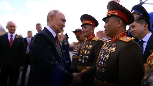 Пуцін асабіста павітаў ваенных КНДР на Краснай плошчы – відэа - Sputnik Беларусь