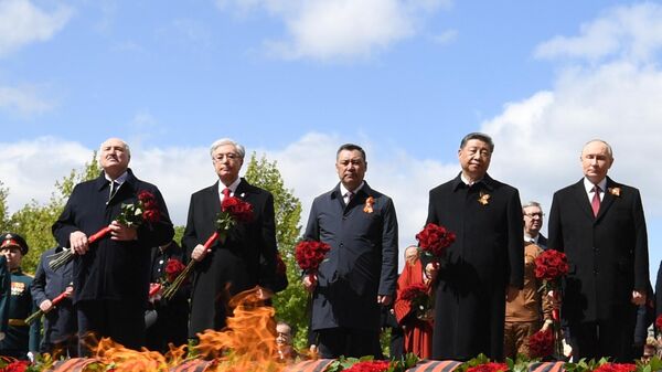 Цырымонія ўскладання кветак да Магілы Невядомага салдата - Sputnik Беларусь