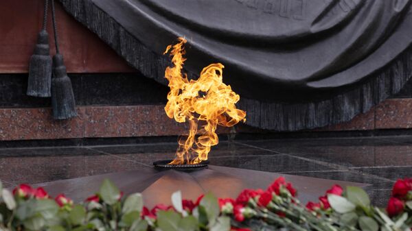 Вечны агонь у Магілы Невядомага Салдата ў Аляксандраўскім садзе ў Маскве - Sputnik Беларусь