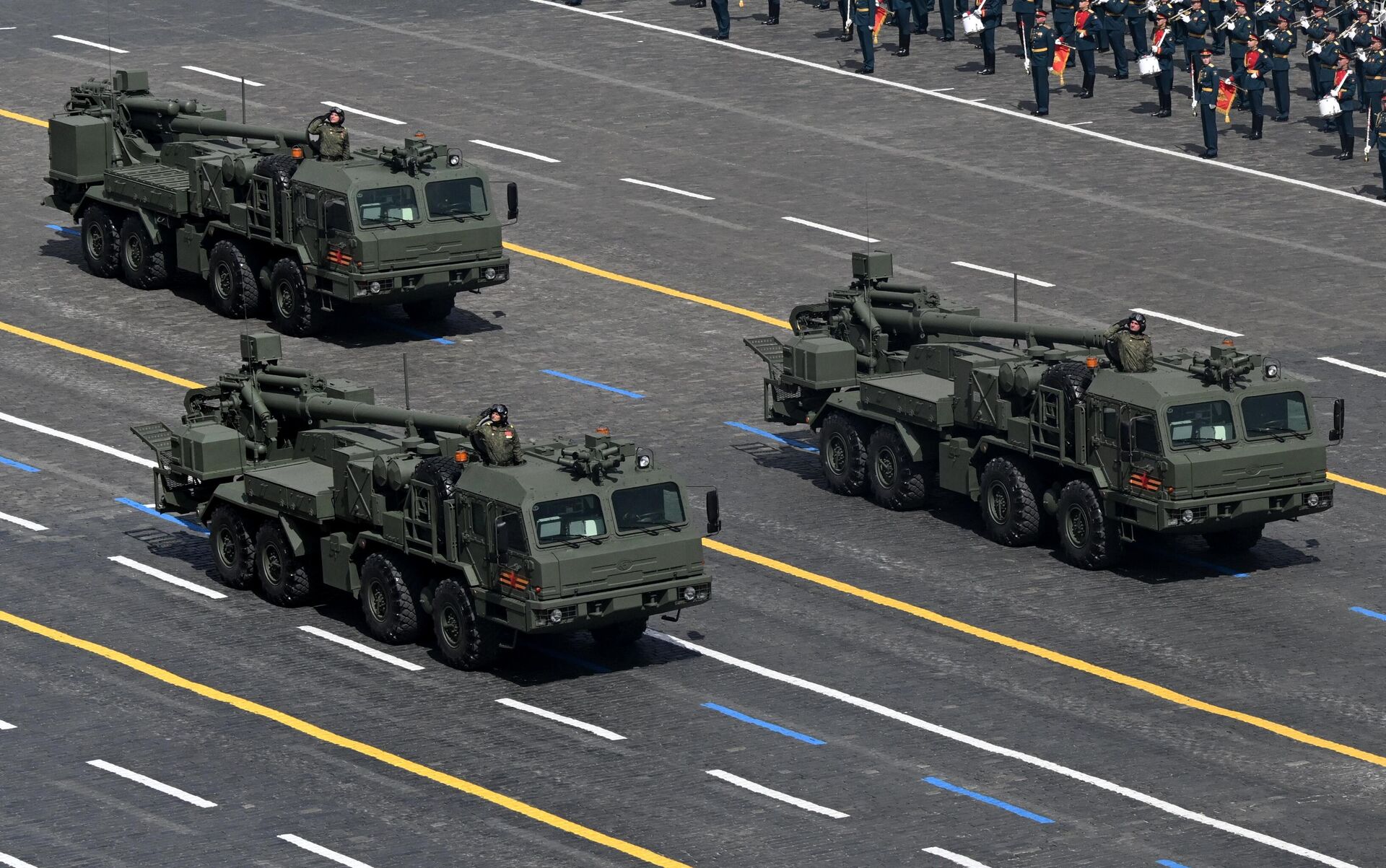 Самоходные артиллерийские установки Гиацинт-К и самоходная артиллерийская установка Мальва Самоходные артиллерийские установки Гиацинт-К и самоходная артиллерийская установка Мальва - Sputnik Беларусь, 1920, 09.05.2025