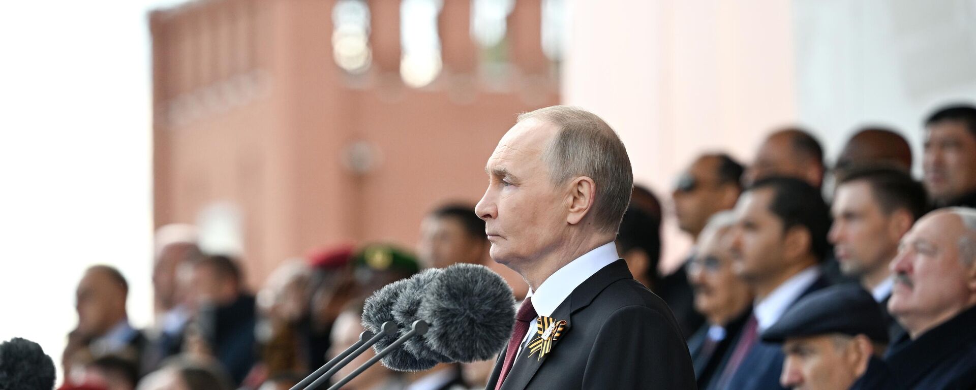 Прэзідэнт РФ Уладзімір Пуцін на Чырвонай плошчы ў Маскве на ваенным парадзе, прысвечаным 80-годдзю Перамогі - Sputnik Беларусь, 1920, 11.05.2025