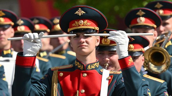 Военнослужащие 154-го отдельного комендантского Преображенского полка на Красной площади в Москве на военном параде, посвященном 80-летию Победы в Великой Отечественной войне Военнослужащие 154-го отдельного комендантского Преображенского полка на Красной площади в Москве на военном параде, посвященном 80-летию Победы в Великой Отечественной войне - Sputnik Беларусь