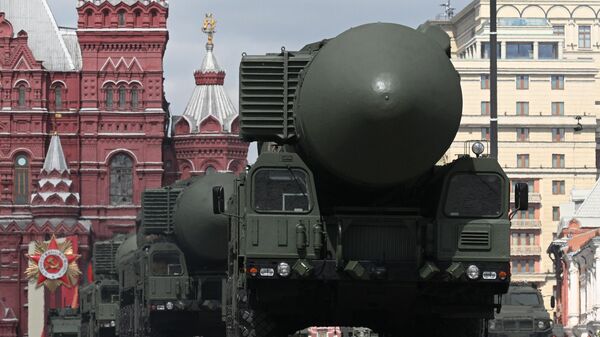 Автономные пусковые установки ПГРК Ярс на Красной площади в Москве на военном параде, посвященном 80-летию Победы в Великой Отечественной войне - Sputnik Беларусь