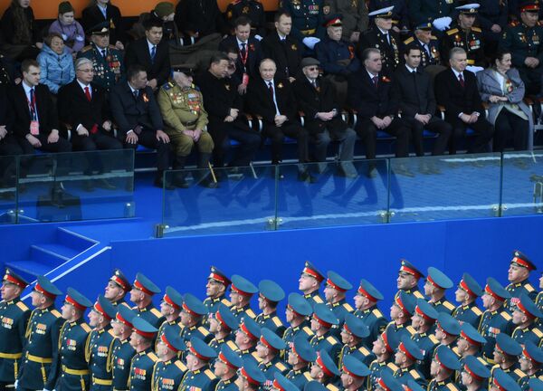 Трыбуны гасцей на Краснай плошчы ў Маскве на ваенным парадзе, прысвечаным 80-годдзю Перамогі. - Sputnik Беларусь
