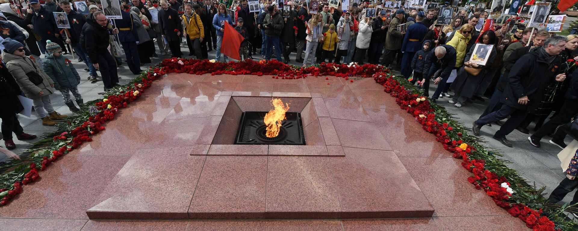 Бессмертный полк і Беларусь памятае: сямейныя гісторыі мінчан аб вайне – відэа - Sputnik Беларусь, 1920, 09.05.2025