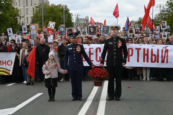 Потым адбылося шэсце ў рамках акцый &quot;Бессмертный полк&quot; і &quot;Беларусь памятае&quot;. - Sputnik Беларусь