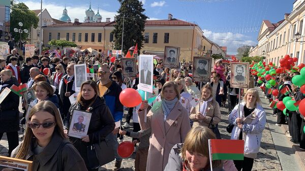 Удзельнікі акцыі Бессмертный полк і Беларусь памятае ў Гродне - Sputnik Беларусь