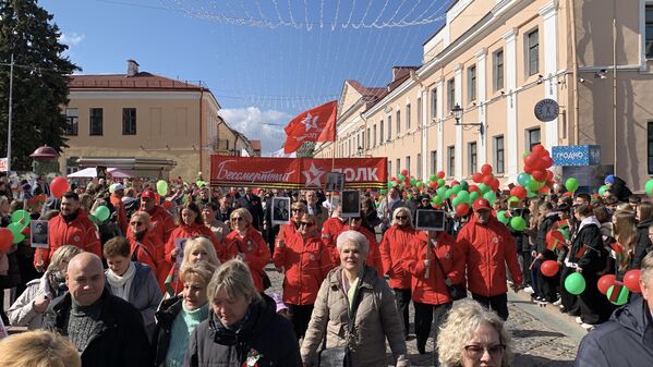 Удзельнікі акцыі "Бессмертный полк" і "Беларусь памятае" ў Гродне. Удзельнікі акцыі "Бессмертный полк" і "Беларусь памятае" ў Гродне. - Sputnik Беларусь