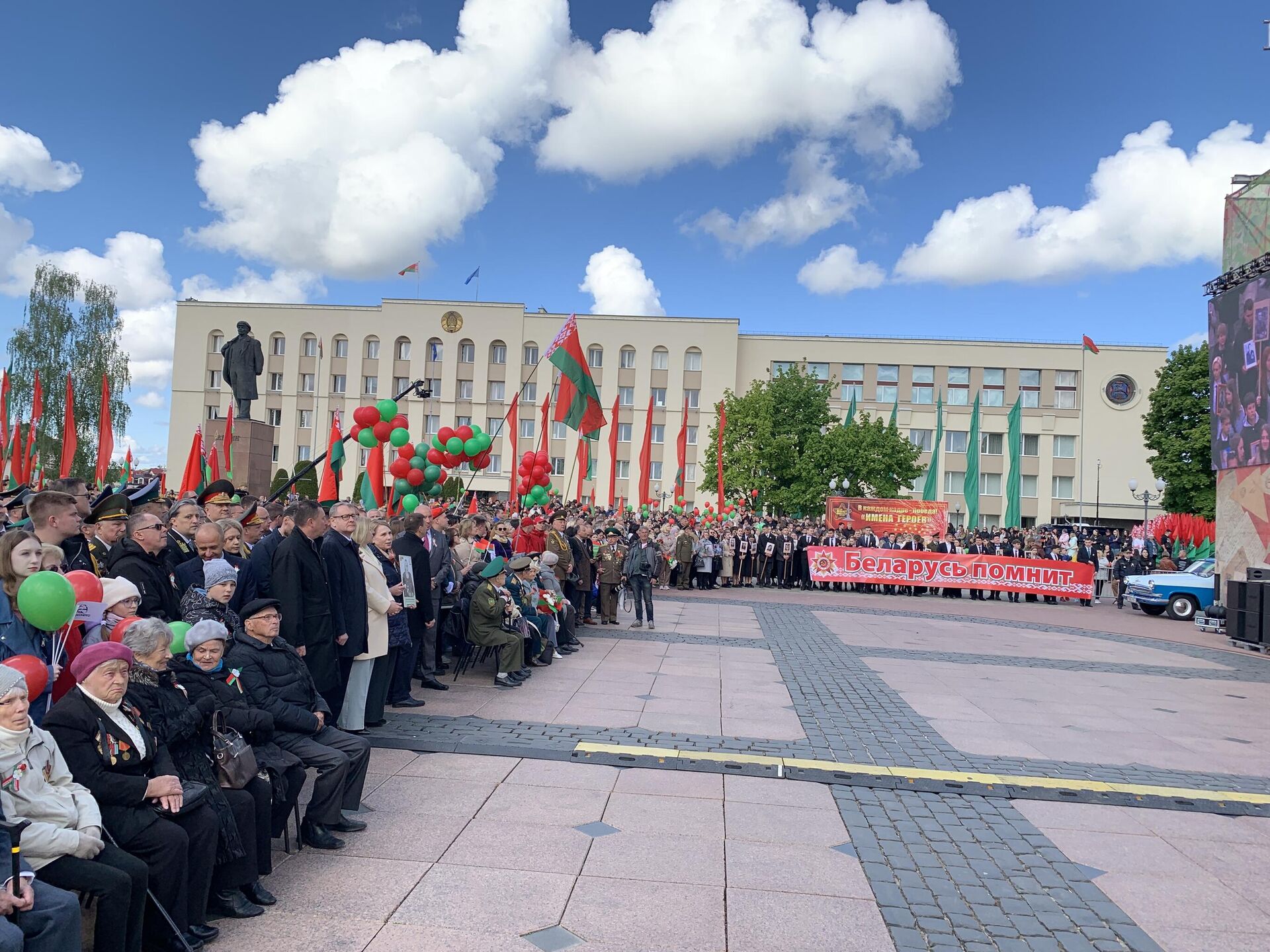 Участники акции Бессмертный полк и Беларусь помнит в Гродно Участники акции Бессмертный полк и Беларусь помнит в Гродно - Sputnik Беларусь, 1920, 09.05.2025