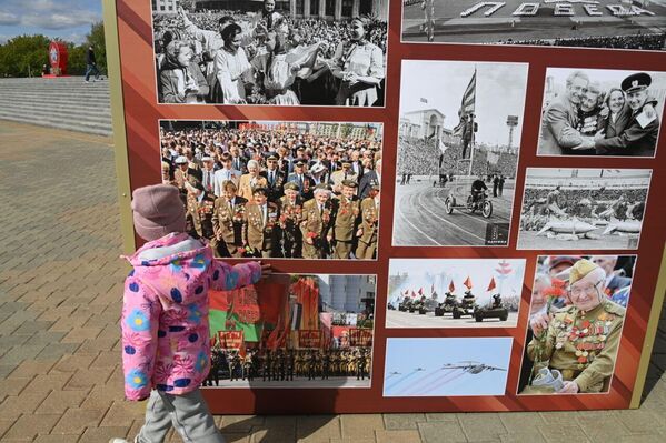 І паглядзець, як адзначалі Дзень Перамогі ў розныя гады. - Sputnik Беларусь