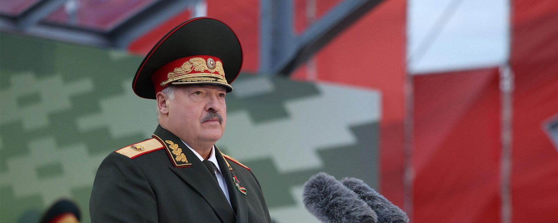 Прэзідэнт Беларусі Аляксандр Лукашэнка на парадзе Перамогі ў Мінску - Sputnik Беларусь, 1920, 09.05.2025