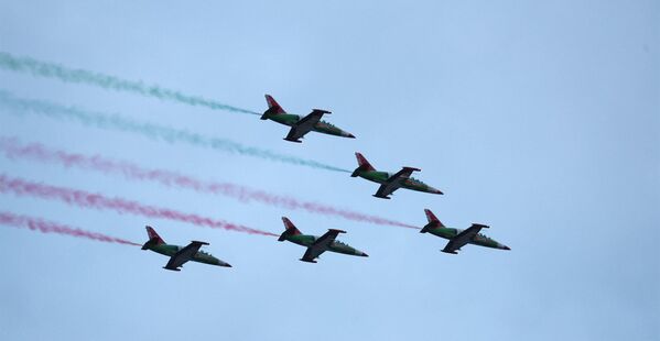 Самолеты на параде Победы в Минске - Sputnik Беларусь
