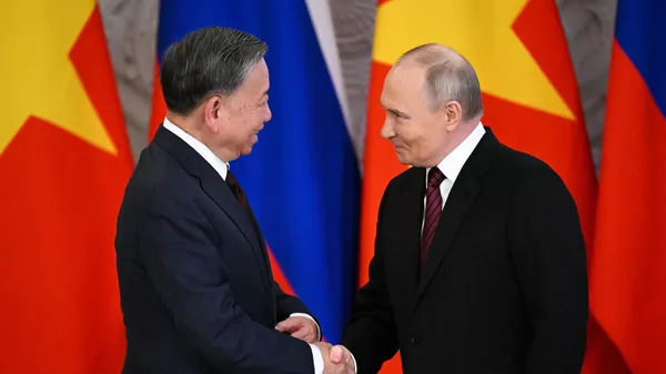 Президент РФ Владимир Путин и генсек Компартии Вьетнама (КПВ) То Лам - Sputnik Беларусь