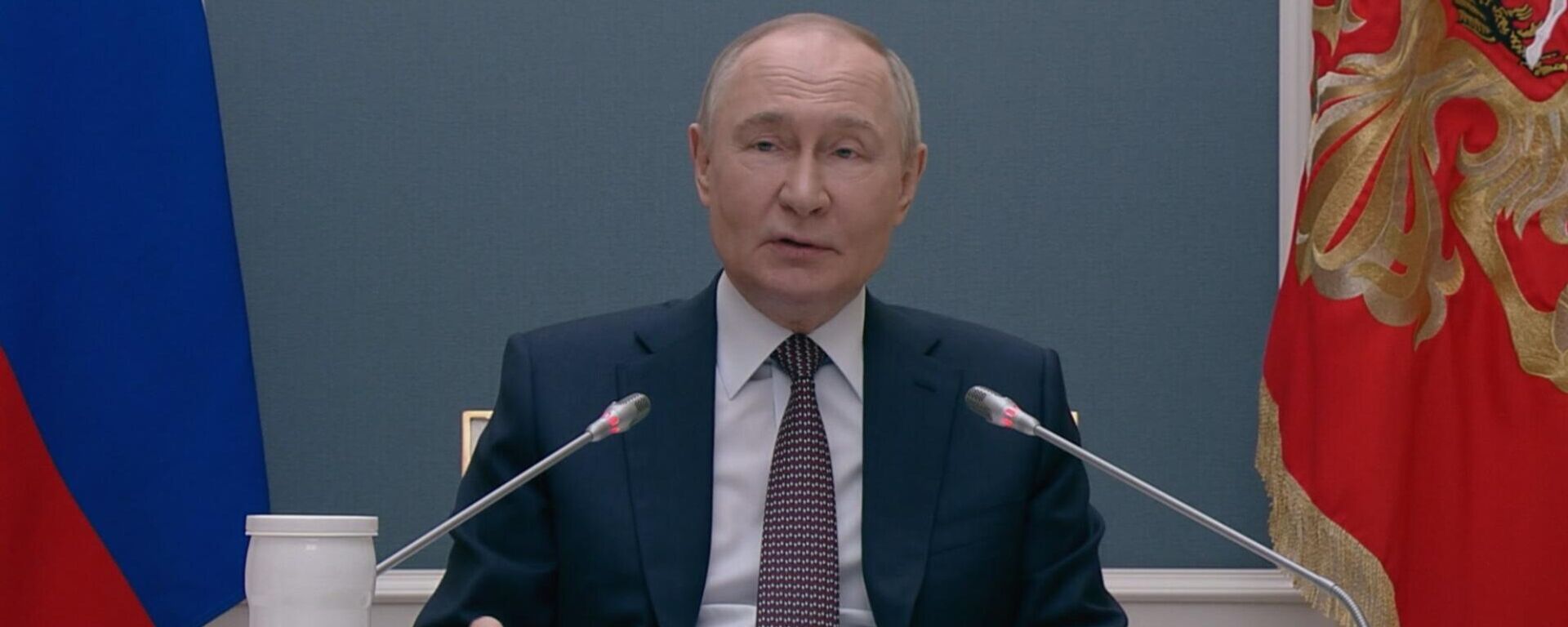 Пуцін назваў прыдуркамі тых, хто ўводзіць санкцыі супраць РФ – відэа - Sputnik Беларусь, 1920, 13.05.2025