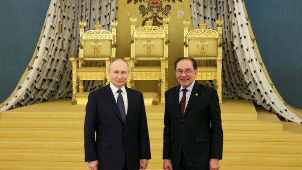 Прэзідэнт РФ Уладзімір Пуцін і прэм'ер-міністр Малайзіі Анвар Ібрагім - Sputnik Беларусь