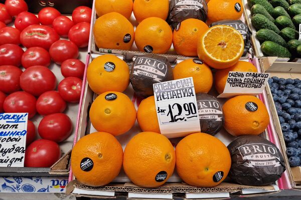Фрукты на Комаровском рынке - Sputnik Беларусь