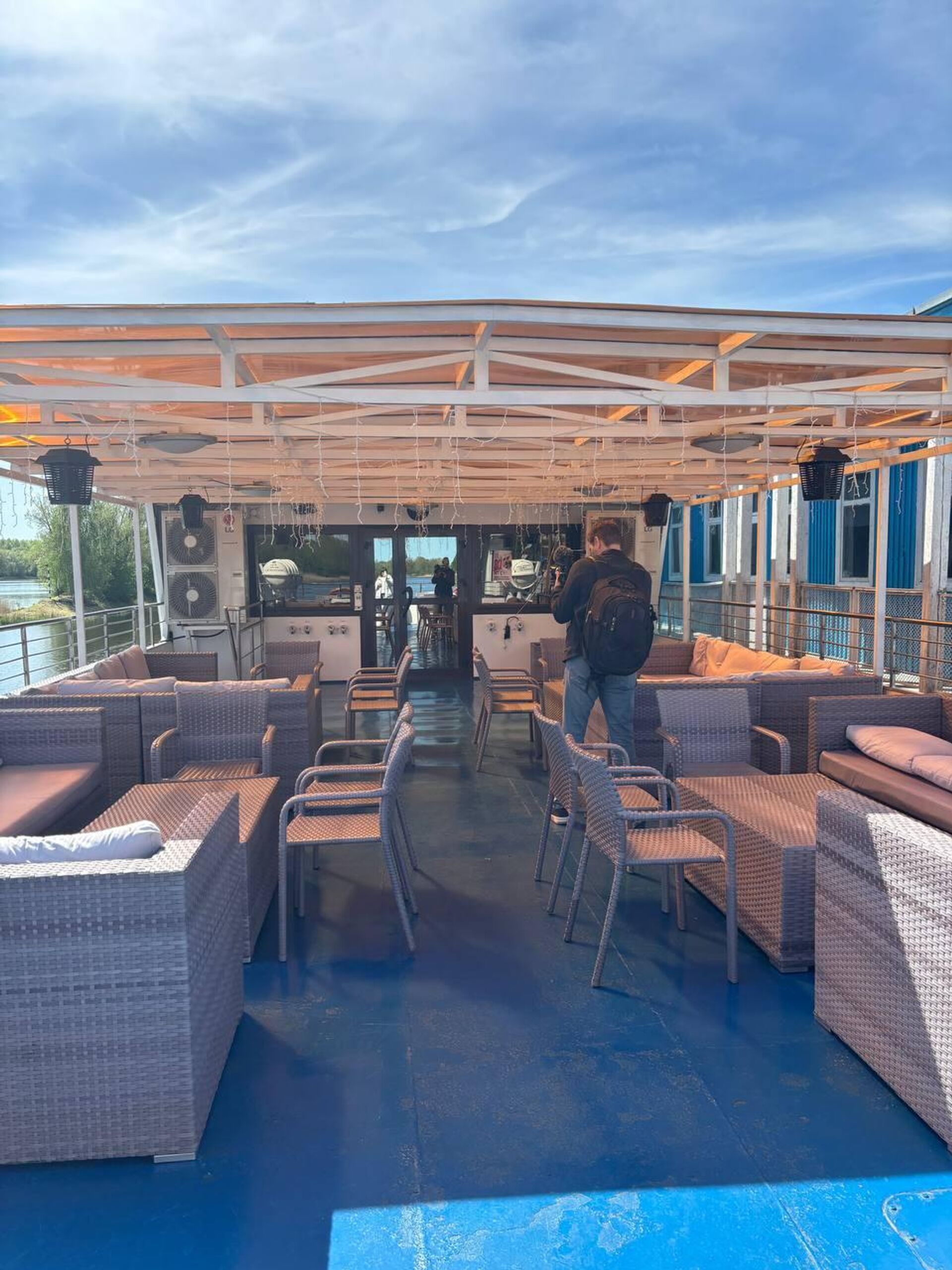 На палубе туристы могут поиграть в настольные игры и послушать музыку - Sputnik Беларусь, 1920, 15.05.2025