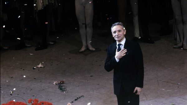 Вечер, посвященный 60-летию со дня рождения и 40-летию творческой деятельности главного балетмейстера ГАБТ СССР, Героя Социалистического Труда, лауреата Ленинской и Государственной премий СССР, народного артиста СССР профессора Юрия Григоровича. Государственный ордена Ленина академический Большой театр Союза ССР - Sputnik Беларусь