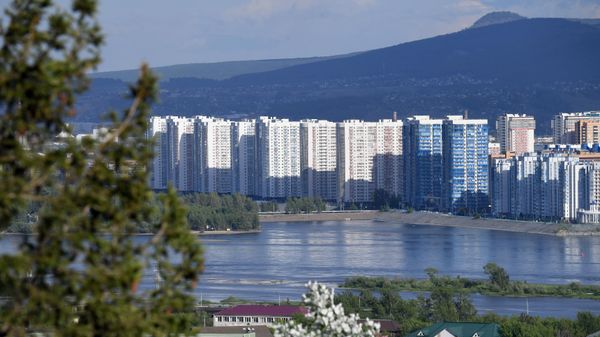 Вид на новые жилые дома в правобережном Свердловском районе Красноярска - Sputnik Беларусь