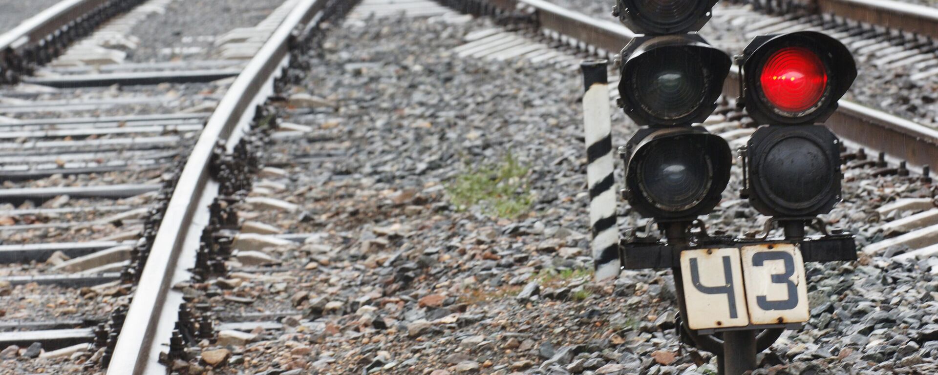Железнодорожный светофор, архивное фото - Sputnik Беларусь, 1920, 06.09.2025