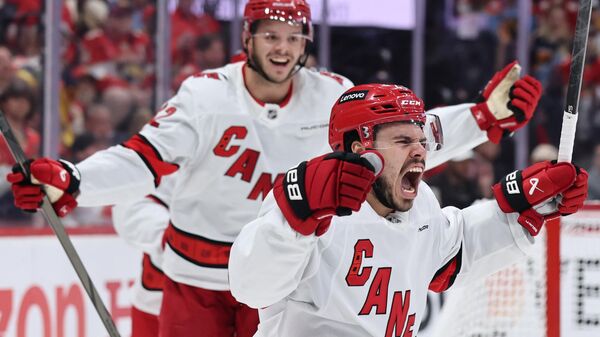 Каролина Харрикейнз выиграла матч в финале конференции Кубка Стенли - Sputnik Беларусь