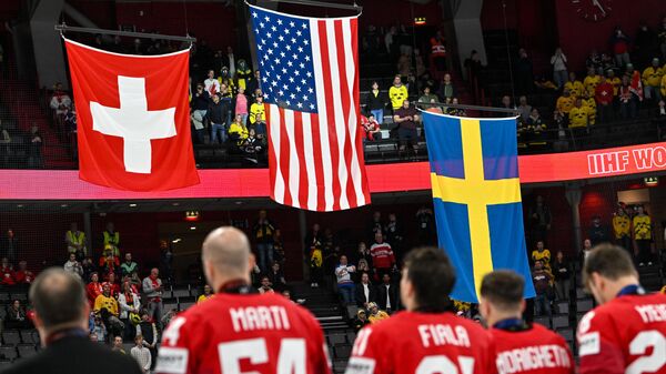 Флаги США, Швейцарии и Швеции на ЧМ-2025 по хоккею - Sputnik Беларусь