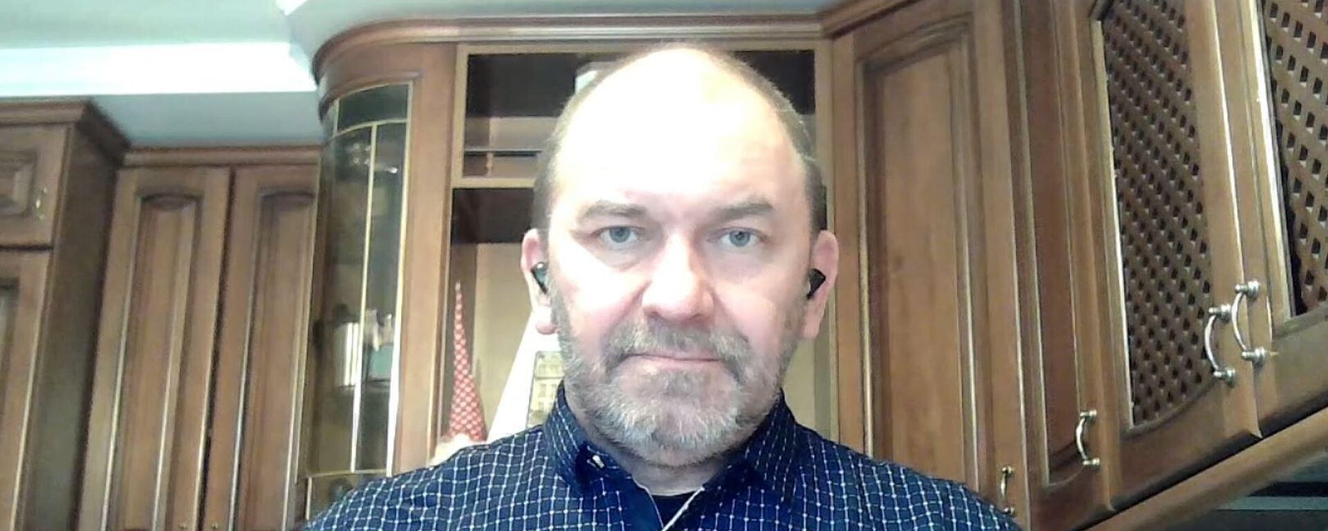 Казаков о поставках дальнобойных ракет Киеву: они их будут закидывать с батута? - Sputnik Беларусь, 1920, 28.05.2025