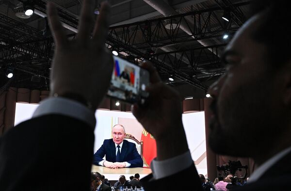 Президент РФ Владимир Путин выступил с приветственным посланием в формате видеообращения. - Sputnik Беларусь