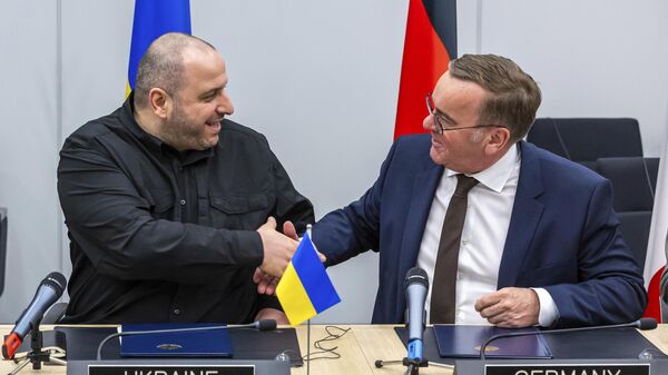 Главы МО Украины и Германии Рустем Умеров и Борис Писториус - Sputnik Беларусь