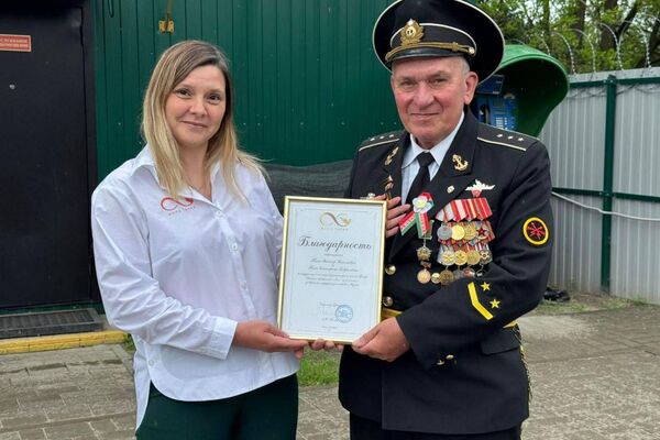 Белорусский пограничник-пасечник отправляет мед на Донбасс - Sputnik Беларусь