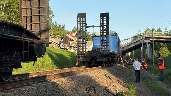 Обрушение моста на пассажирский поезд в Брянской области - Sputnik Беларусь