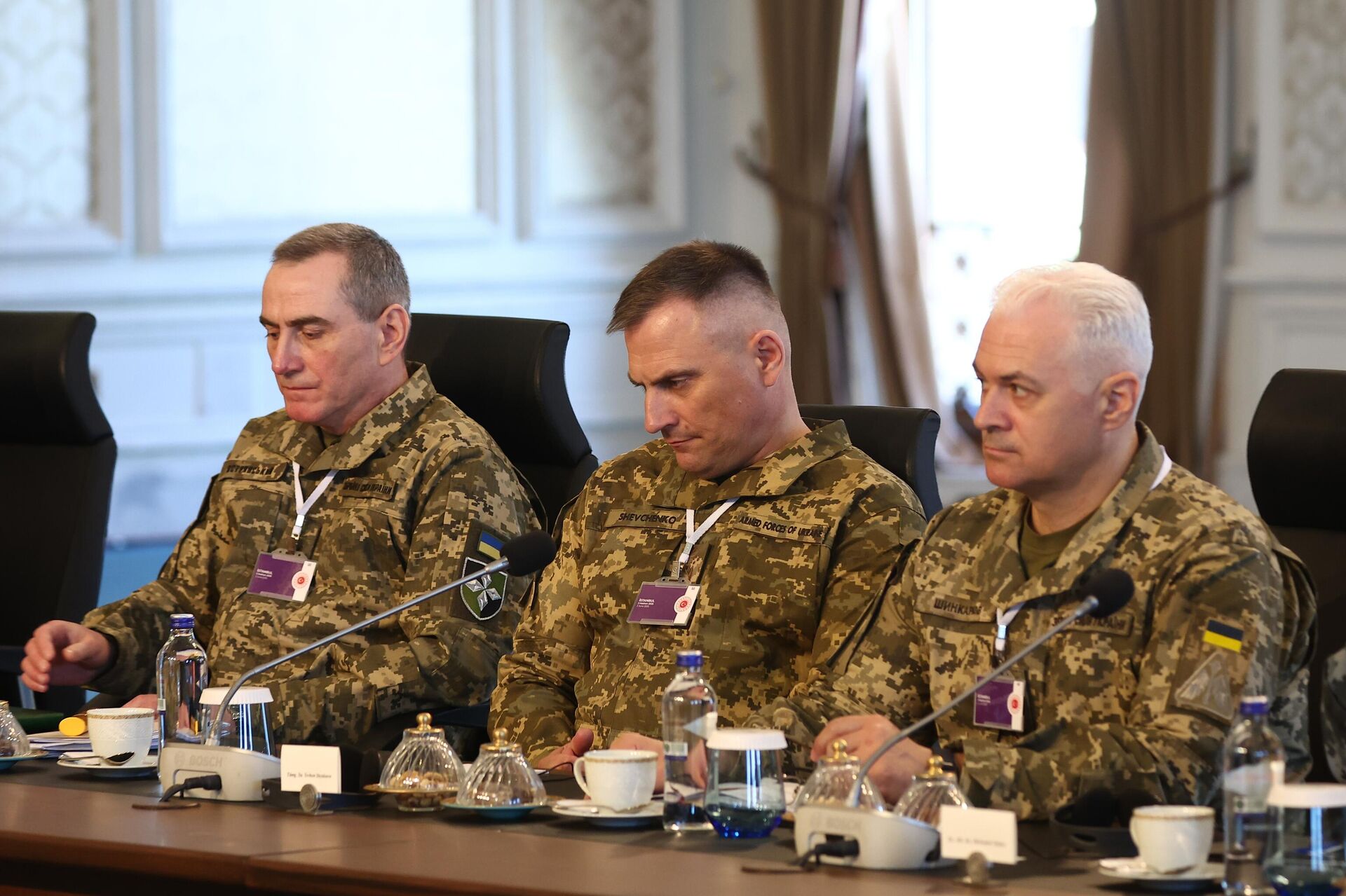 Участники украинской делегации на прямых переговорах между Россией и Украиной во дворце Чираган в Стамбуле Участники украинской делегации на прямых переговорах между Россией и Украиной во дворце Чираган в Стамбуле - Sputnik Беларусь, 1920, 02.06.2025