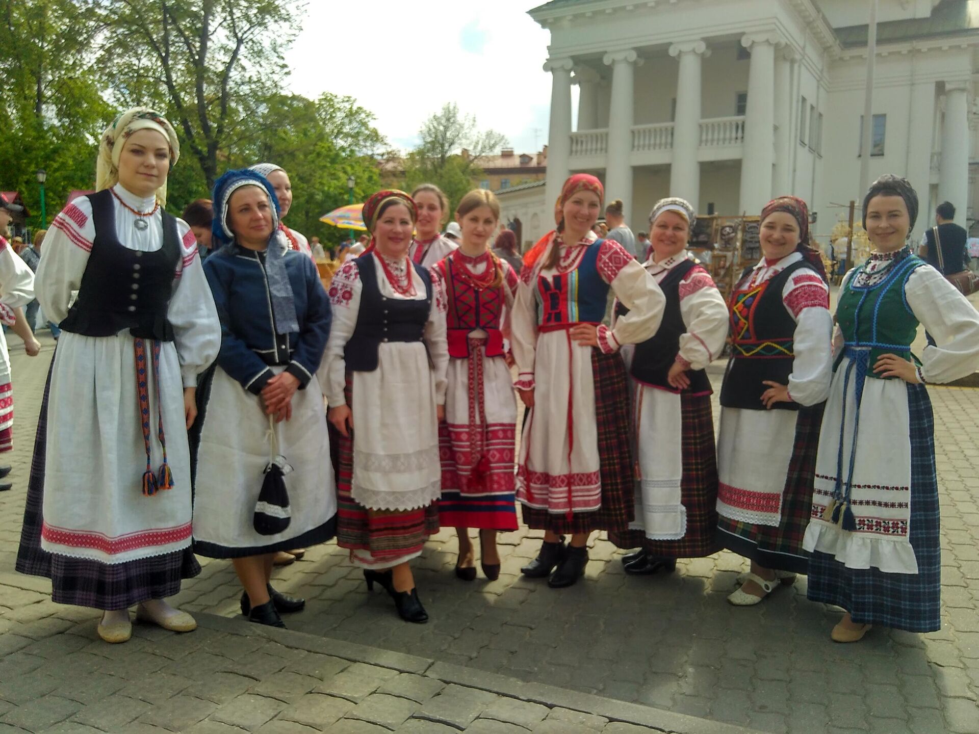 Беларускія жанчыны ў адзенні з лёну Беларускія жанчыны ў адзенні з лёну - Sputnik Беларусь, 1920, 03.06.2025
