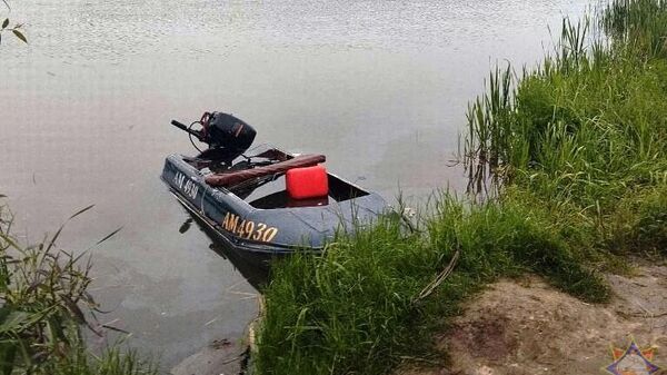 Лодка спасенных рыболовов - Sputnik Беларусь
