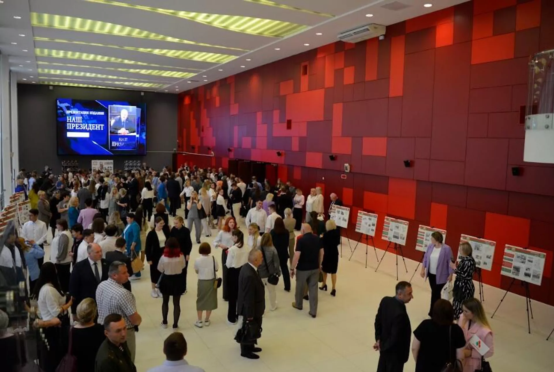 Книгу Наш Президент презентовали в Гомеле - Sputnik Беларусь, 1920, 03.06.2025