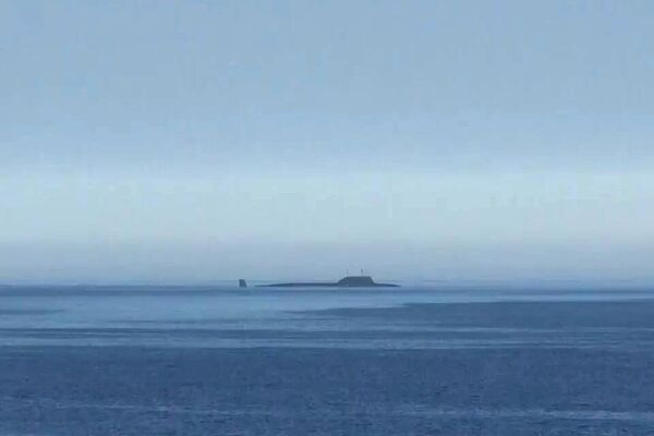 Атомная подводная лодка Северного флота К-560 &quot;Северодвинск&quot; — российская многоцелевая атомная подводная лодка с крылатыми ракетами, головной корабль проекта 885 &quot;Ясень&quot;. Данная субмарина представляет собой уже четвертое поколение подводных кораблей. - Sputnik Беларусь