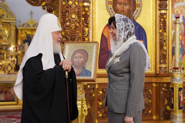 За ўвагу да ўкладу ў развіццё царкоўна-дзяржаўных адносін Найсвяцейшы патрыярх Кірыл уручыў старшыні Савета Рэспублікі Нацыянальнага сходу Рэспублікі Беларусь Наталлі Качанавай ордэн вялікай княгіні Елісаветы Феадораўны II ступені. За ўвагу да ўкладу ў развіццё царкоўна-дзяржаўных адносін Найсвяцейшы патрыярх Кірыл уручыў старшыні Савета Рэспублікі Нацыянальнага сходу Рэспублікі Беларусь Наталлі Качанавай ордэн вялікай княгіні Елісаветы Феадораўны II ступені. - Sputnik Беларусь