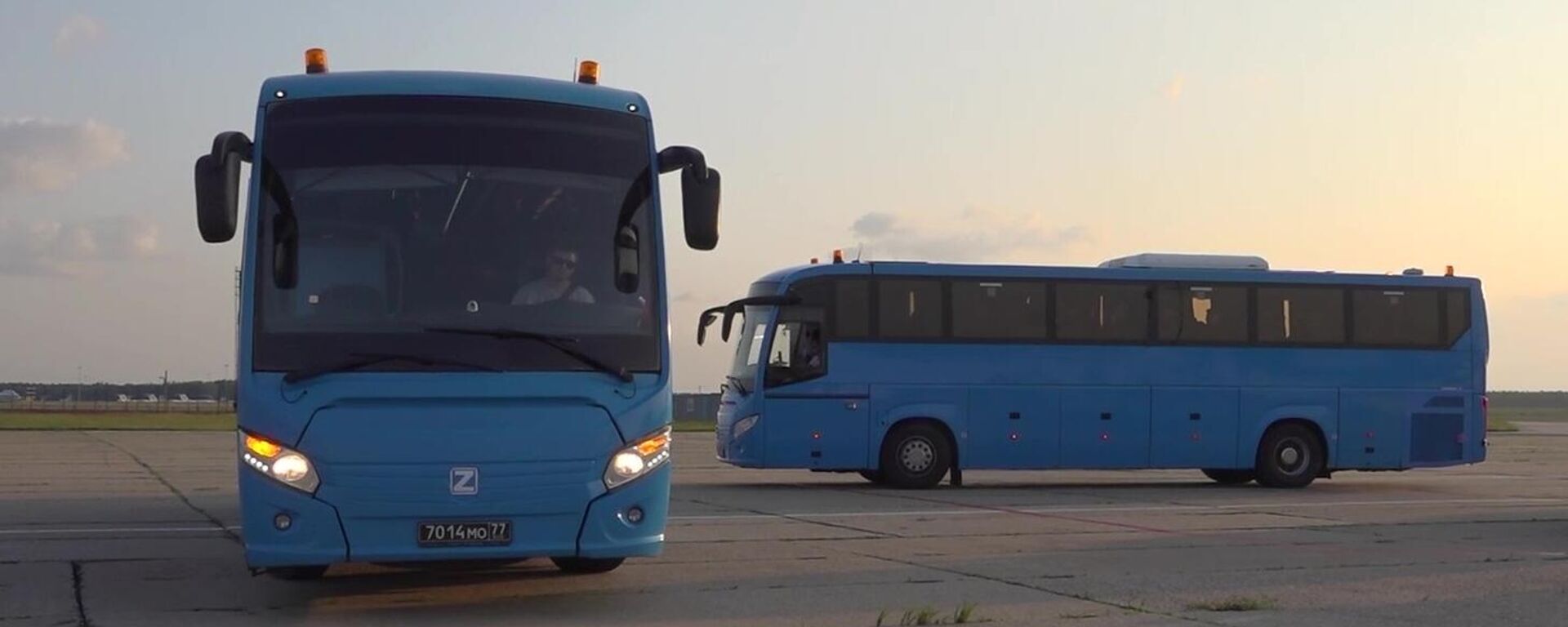 Аўтобусы з вайскоўцамі Узброеных Сіл РФ, якія вярнуліся з украінскага палону - Sputnik Беларусь, 1920, 26.06.2025