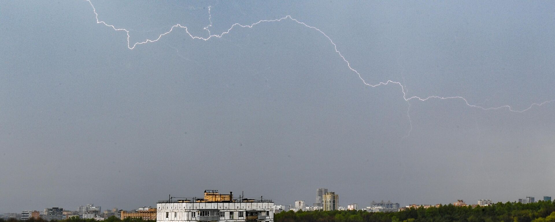Дождь с молнией - Sputnik Беларусь, 1920, 10.08.2025